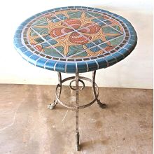 Starfish and Shells Round Table