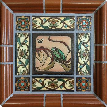 Sitting Frog with Gwenn liner and Ogee Plaque