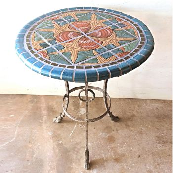 Starfish and Shells Round Table
