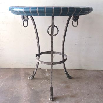 Starfish and Shells Round Table